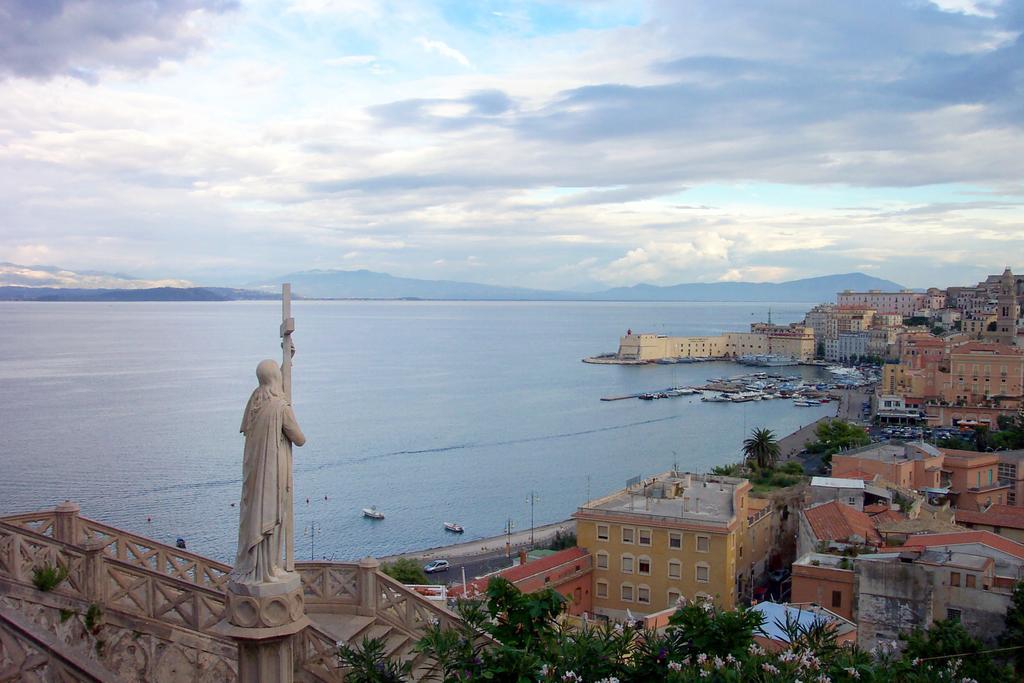 Cento Passi Dal Mare Apartamento Gaeta Exterior foto
